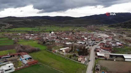 Bir liraya bir damacana su satıp 13 öğrenciye burs verdi