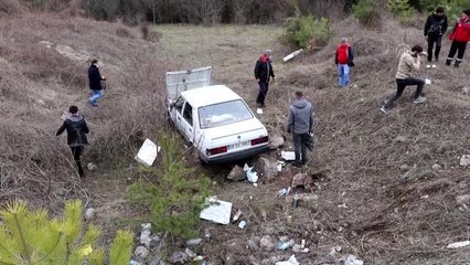 Otomobil dere yatağına devrildi: 1 yaralı