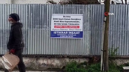 Deprem riskli bina yıkılıyor