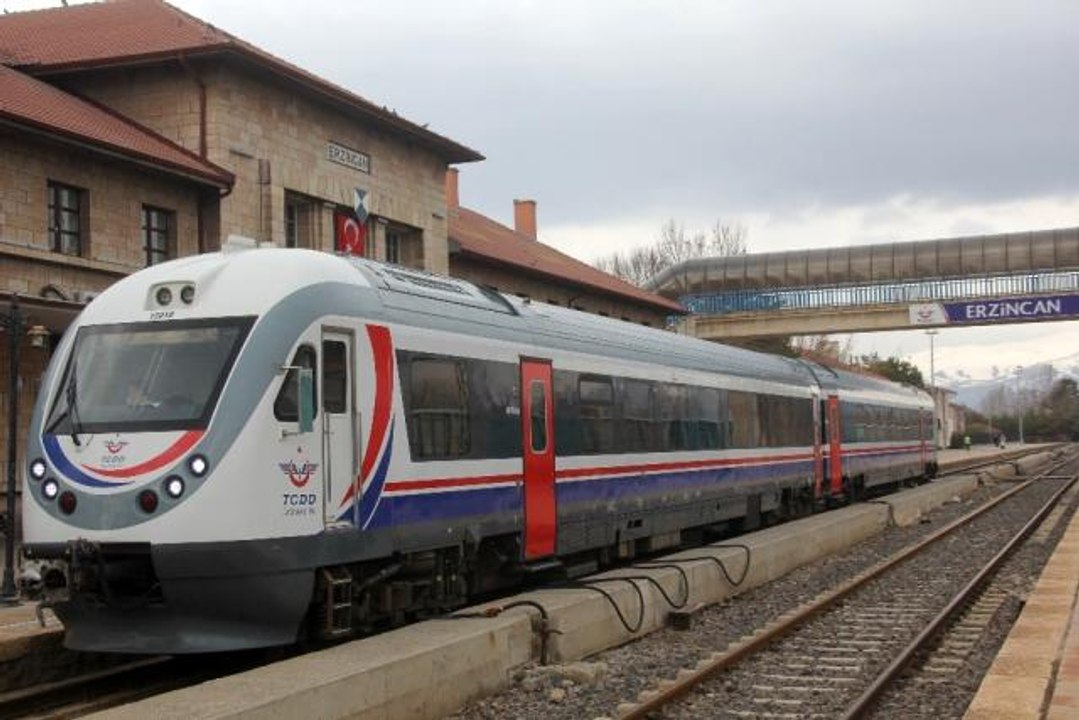 Erzincan - Divriği arası raybüs seferleri bir yıl aradan sonra yeniden başladı