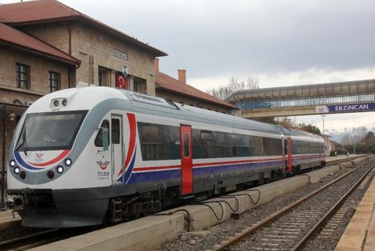 Erzincan - Divriği arası raybüs seferleri bir yıl aradan sonra yeniden başladı