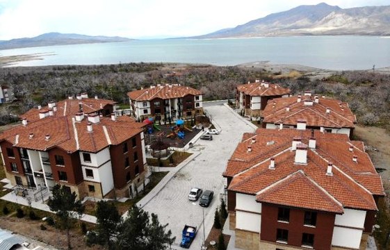 - Göl manzaralı deprem konutlarında yaşam başladı