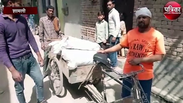 व्यापारी के घर छापेमारी में भारी मात्रा में पॉलिथीन बरामद