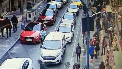 MERSİN - Bir kadının cüzdanını çalan 2 kişi tutuklandı