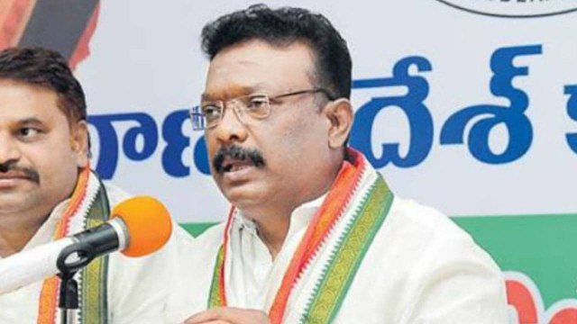 #TRS నేతలు బోగస్ ఓట్లు వేస్తుంటే ఎన్నికల సంఘం ఏం చేస్తుంది ? - Dasoju Sravan