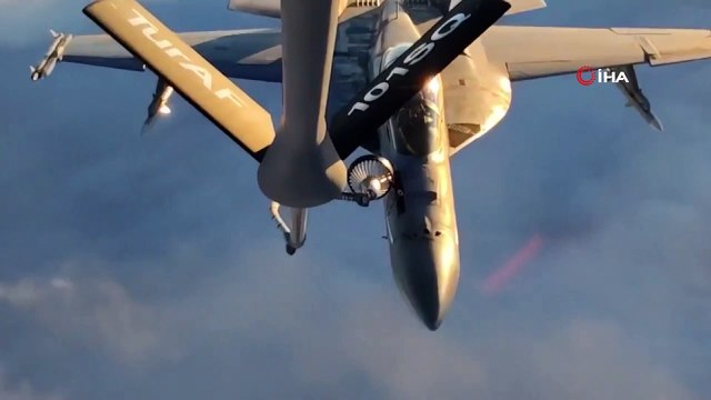 MSB, ABD’ye ait F-18 savaş uçağına yapılan yakıt ikmalinin görüntülerini paylaştı