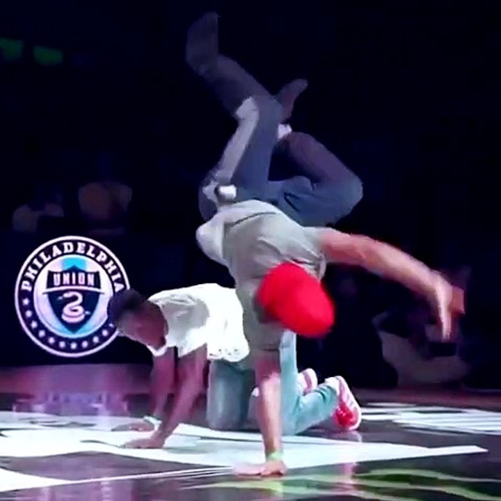 hiphop dance provokes each other