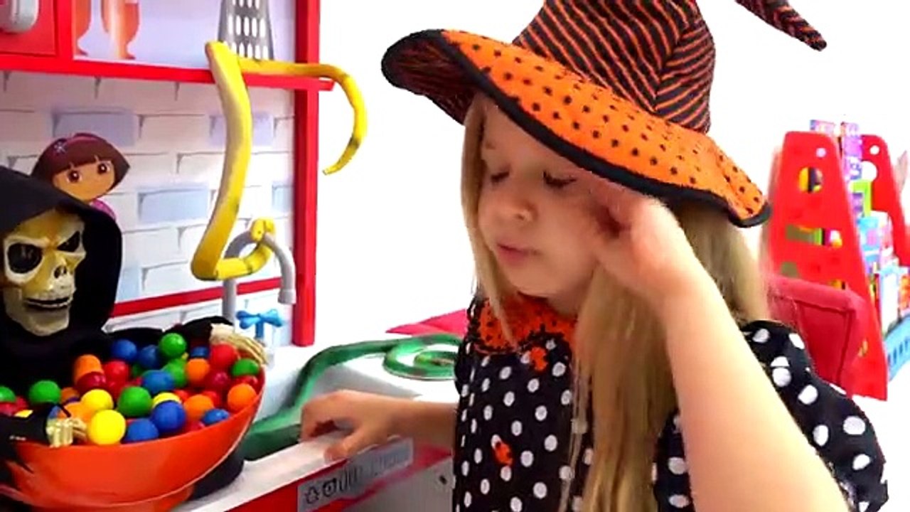 Roma and Diana - Halloween Adventures for Kids Video