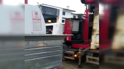 Çöp konteynerine atılan yavru kedi kurtarıldı