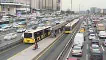 Sokağa çıkma kısıtlaması öncesinde trafik yoğunluğu