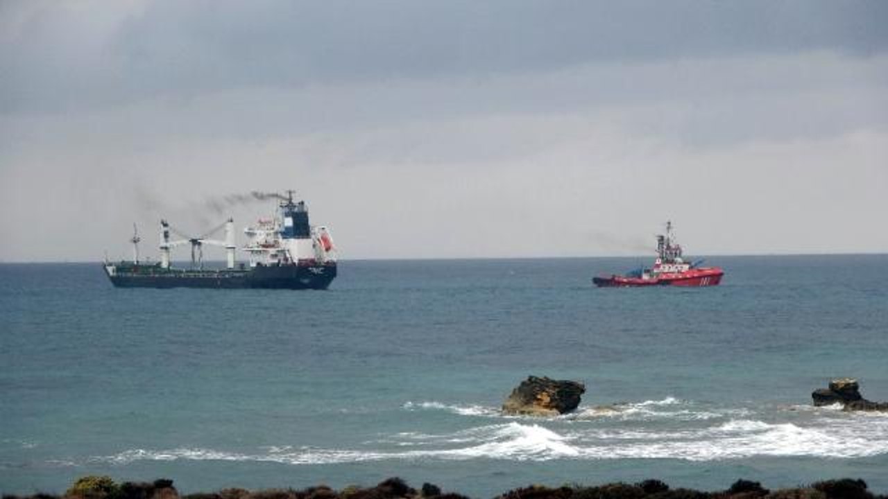 - Bozcaada açıklarında karaya oturan gemi kurtarıldı
