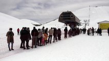 KAHRAMANMARAŞ - Yedikuyular Kayak Merkezi'nde ilkbaharda kayak keyfi