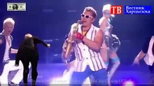 МЕМ года — как Байден подскользнулся на банановой кожуре