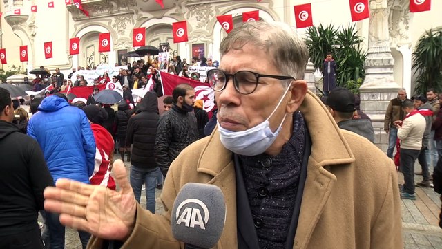 Tunus'ta meclisin feshedilmesi talebiyle gösteri düzenlendi