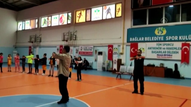 DİYARBAKIR - Ulusal JuJitsu Federasyonundan kadınlar için 'öz savunma farkındalık' semineri