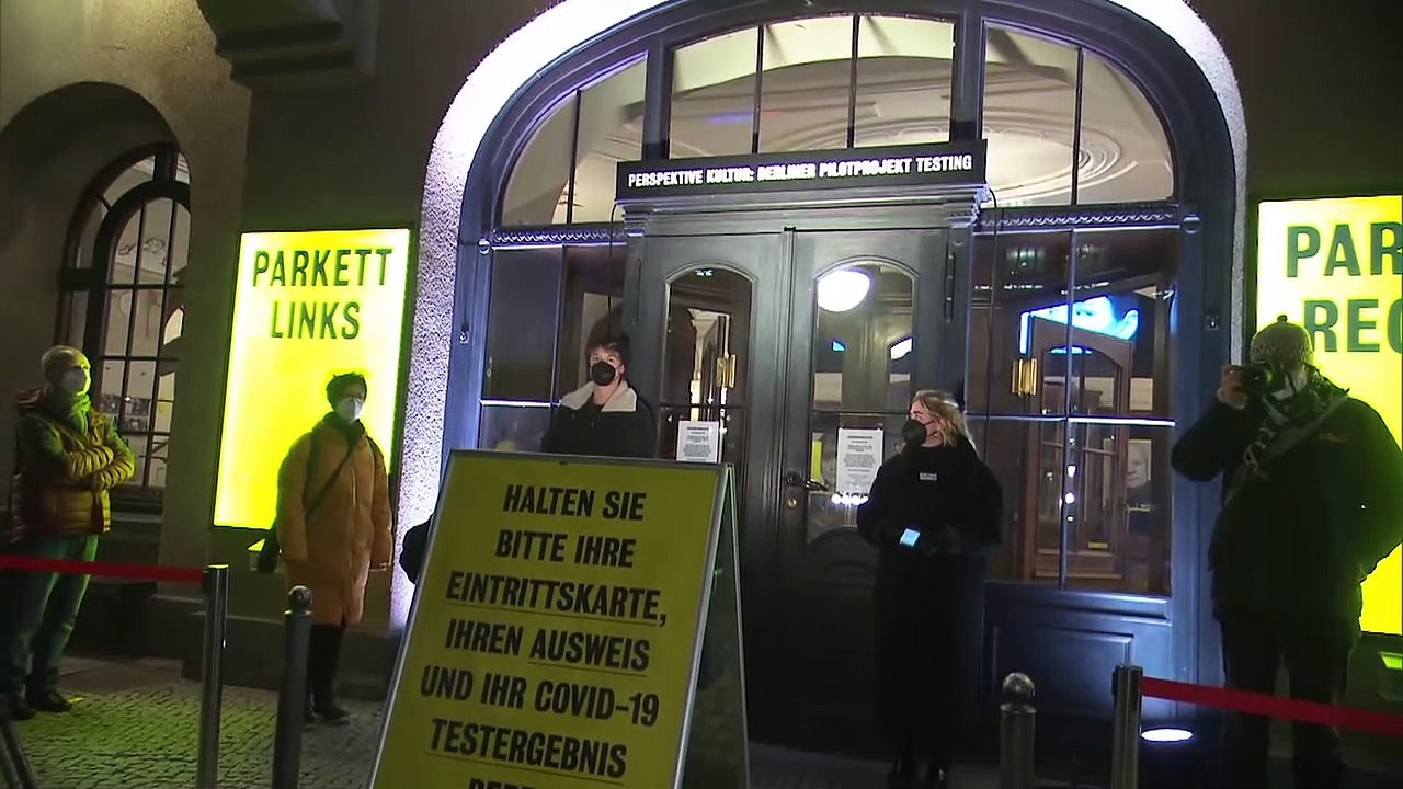Berliner Ensemble spielt wieder vor Menschen: 'Am Anfang war es aufregend'