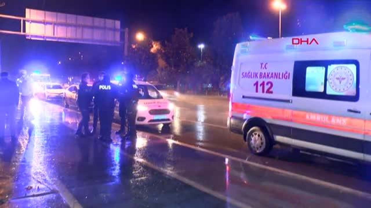 İSTANBUL-MALTEPE'DE MİNİBÜS AĞACA ÇARPTI: 1 YARALI