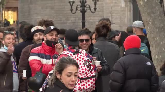 Nueva tarde de aglomeraciones y botellón en el Born a pesar de las restricciones