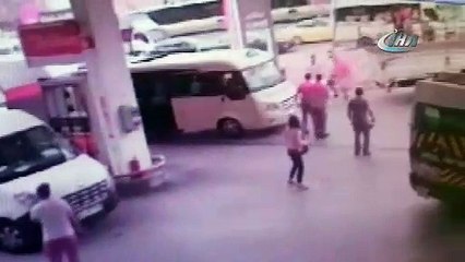 Minibüsçü kemerle polise saldırdı, polis silahını ateşledi!