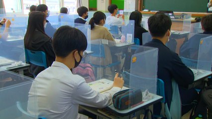 수험생 백신 접종 추진...칸막이 없이 수능 볼 수 있을까? / YTN