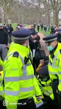 Protestas en Londres contra las restricciones ordenadas con la excusa del virus (2)