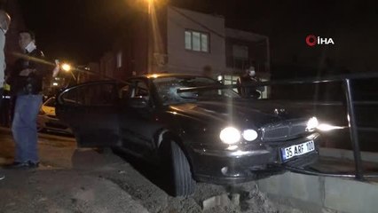 Polisten kaçıp köprü demirlerine saplandı, kendisini çeken gazetecilere 'çek çek, ölmedi de hayatta kaldı de' dedi