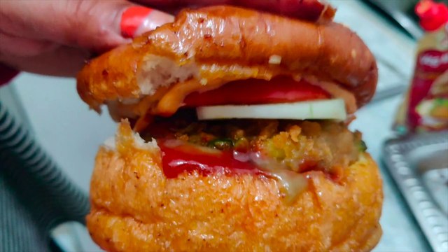 Veg Burger Recipe | Homemade Veg Burger | Aloo Tikki Burger | आलू टिक्की बर्गर की झटपट रेसिपी