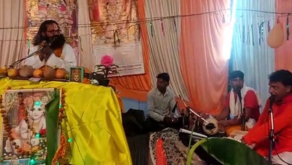 कथा व्यास के भजनों पर झूमे श्रोता