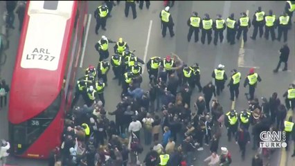 Avrupa'da kısıtlama protestosu