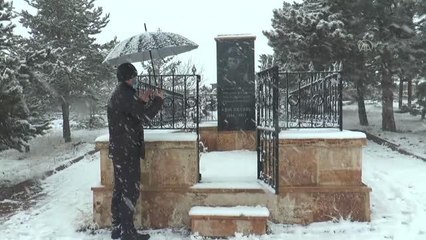 Şarkışlalı hemşehrileri halk ozanı Aşık Veysel'i gururla yad ediyor
