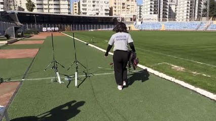15 yaşındaki okçu Azra Özdemir'in hedefi ay-yıldızlı forma