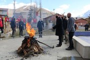 Hakkari'de nevruz ateşini Vali Akbıyık yaktı