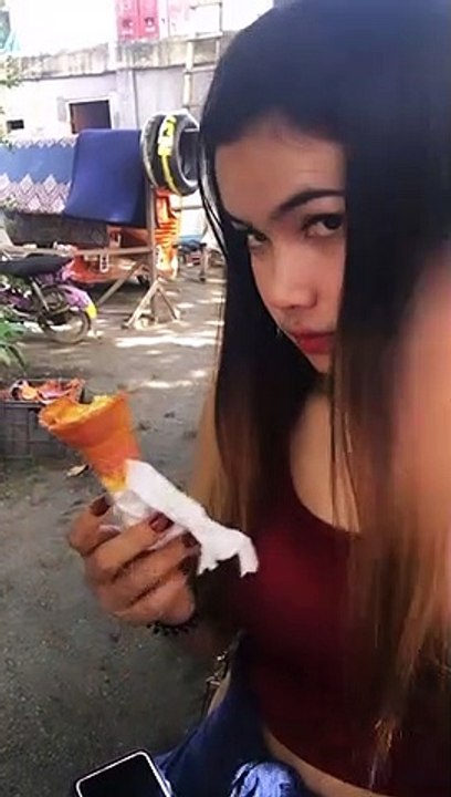 feel na feel ni ate ang ice cream ko kung paano...
