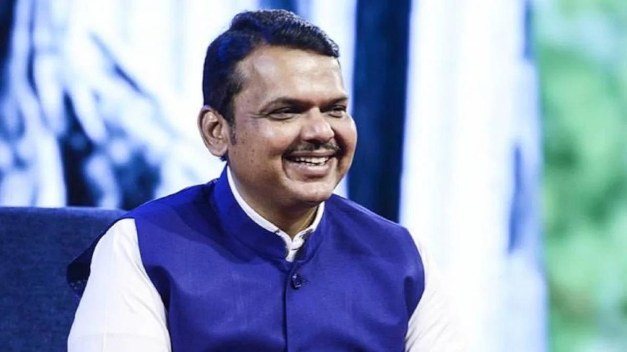 Fadnavis accuses Pawar of telling half the trut...
