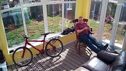 Conservatory Roof Randomly Cracks Before Collapsing