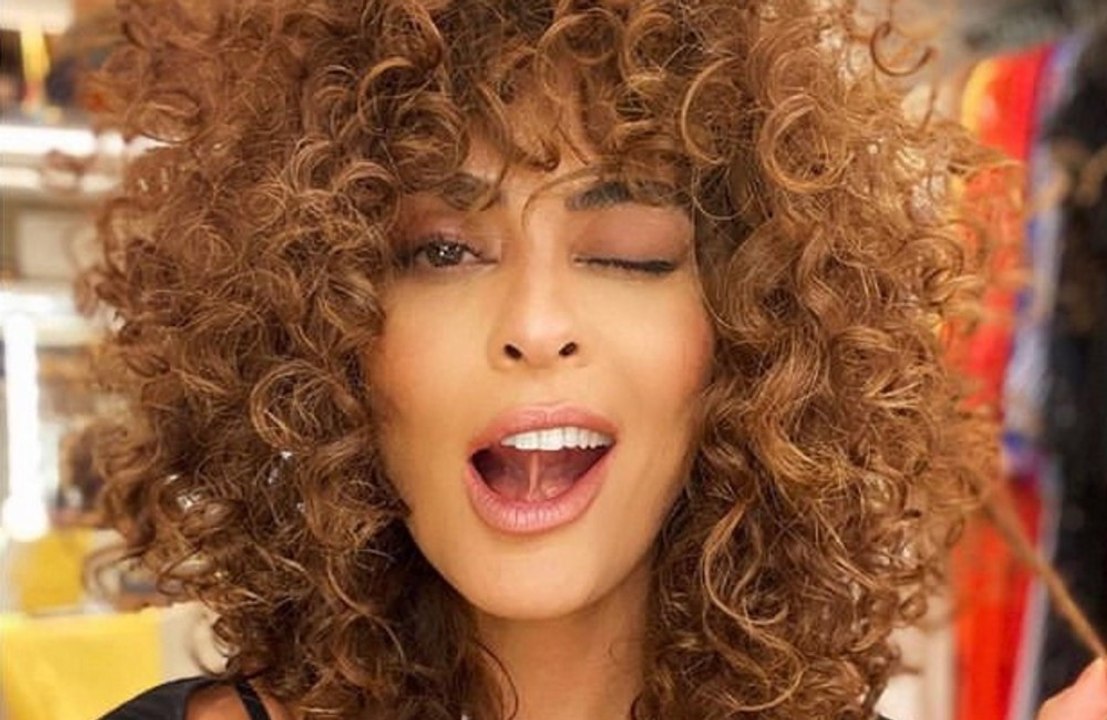 Juliana Paes diz que largou cigarro por temer complicações de Covid-19