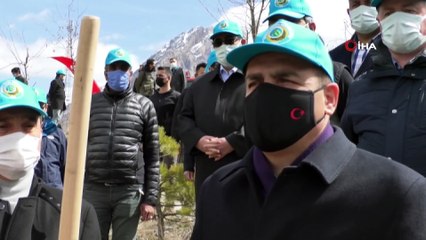 Hakkari’de bin 500 fidan toprakla buluşturuldu
