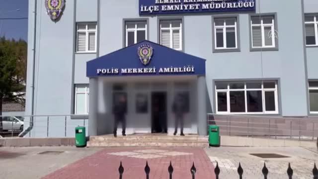 Hırsızlık amacıyla girdiği evdeki kadını boğarak öldürdüğü iddia edilen şüpheli yakalandı