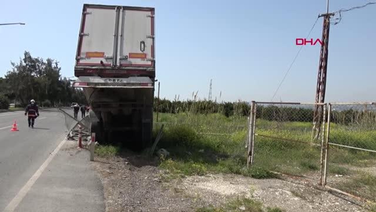 MERSİN Şoförünün direksiyon başında uyuduğu TIR köprüden düştü