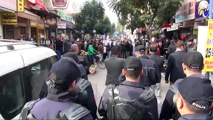 HDP mitingine bayraklı tepki