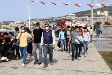 Kuşadası'nda vatandaşlar sahile akın etti