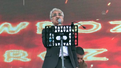 DİYARBAKIR - HDP'nin Nevruz etkinliğinde terör örgütü propagandası yapıldı