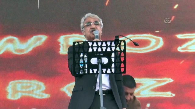 DİYARBAKIR - HDP'nin Nevruz etkinliğinde terör örgütü propagandası yapıldı