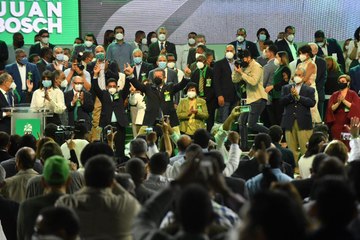 Leonel Encabeza plenaria Fuerza Pueblo donde se establecen los estatutos del partido