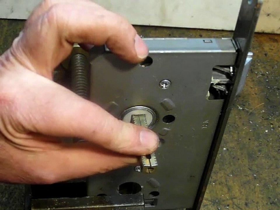 Wechselstift ausbauen der eine Mutter hat.