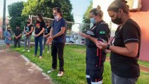 Jovens Adventistas realizam oração em Hospitais de Umuarama