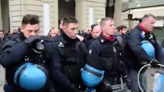 Os planos globalistas começam a ruir: a polícia junta-se ao povo na Itália.