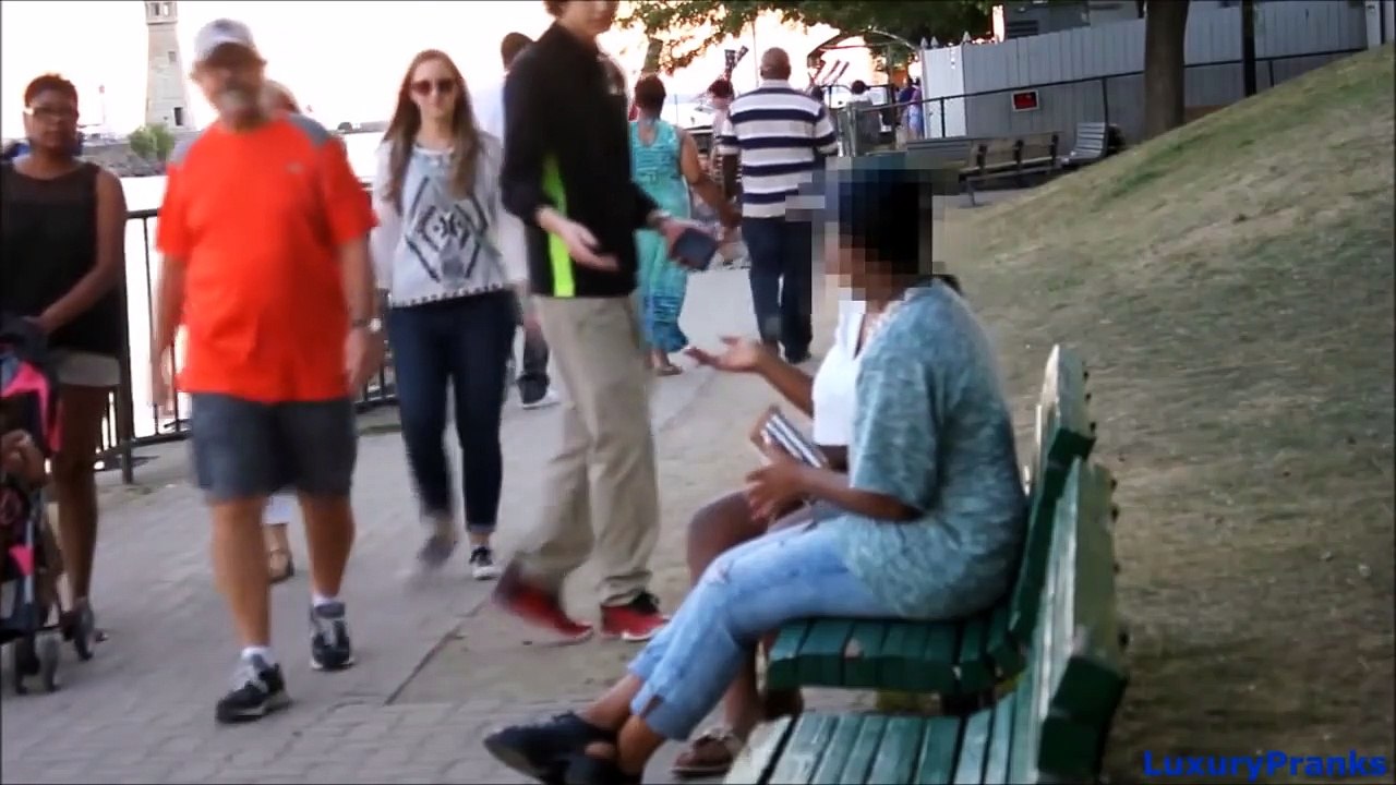 163.Homeless Woman Does Amazing Act (Social Experiment)