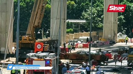 Dua maut struktur besi kren terjatuh