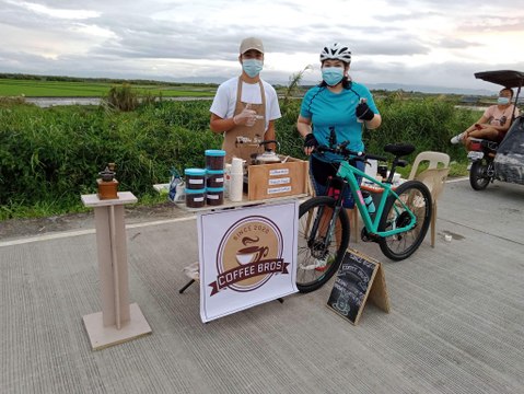 A roadside coffee stand in Pampanga is selling 100 cups a day